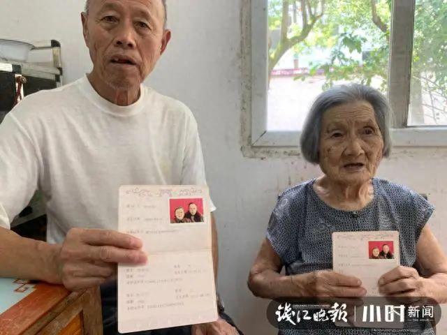 “听不清说什么，但乐意陪她笑！”73岁的他和96岁妻子，敬老院里相濡以沫11年