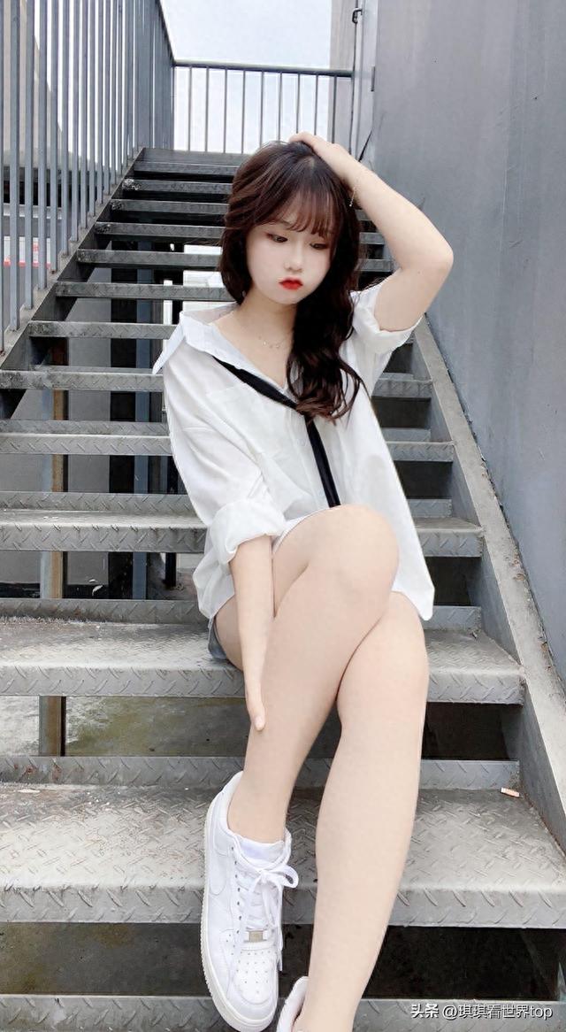 优星馆美女制服可爱写照