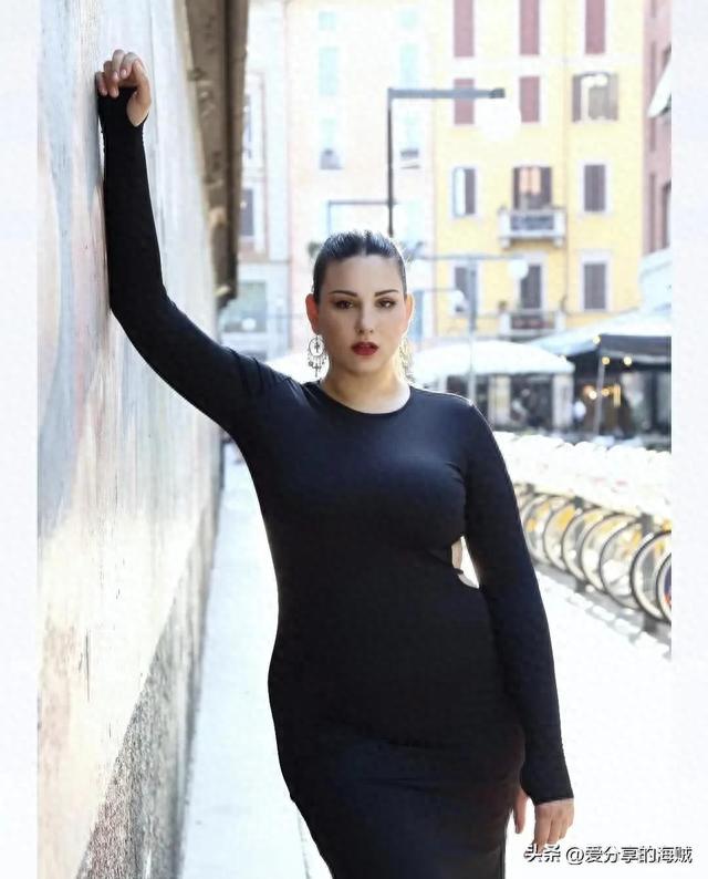 喜爱运动的婴儿肥姑娘，意大利大码模特：Arianna maffi