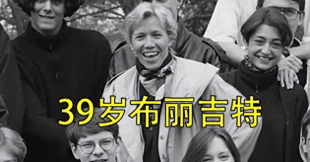 1995年，41岁布丽吉特在戏剧课上，主动亲吻17岁马克龙，浪漫至极