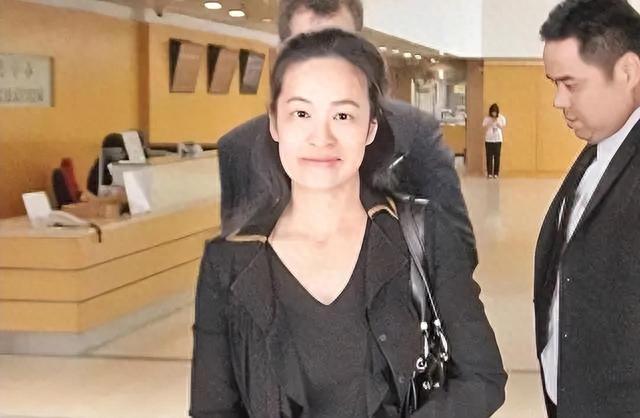 剑桥美女学霸：嫁豪门8年，怀孕后却被抛弃，反手给富豪上了一课