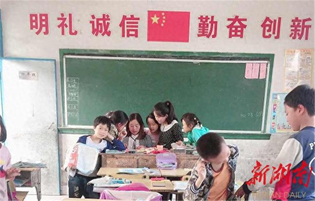 城里来的“女神兰”扎根泸溪村小——记德堡小学教师李兰兰