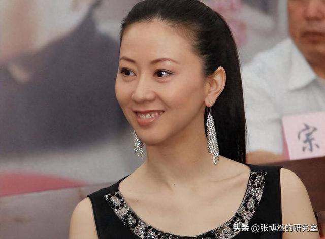 舞蹈家汤加丽：拍摄“全裸写真”，爆火后与家庭决裂，如今咋样