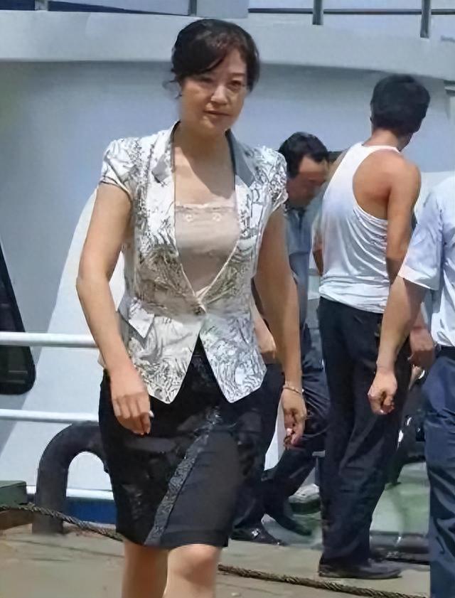 四川美女书记袁菱,敛财4052万疯玩权色交易,一边捞票子一边解裤子