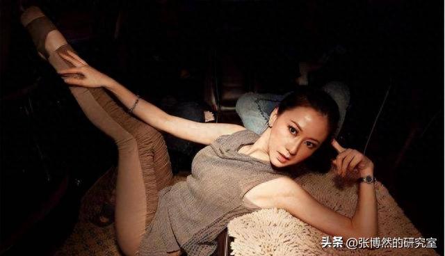 舞蹈家汤加丽：拍摄“全裸写真”，爆火后与家庭决裂，如今咋样