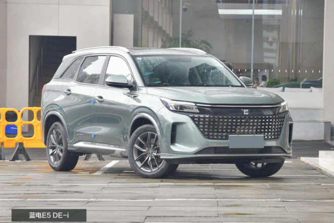 大7座新能源SUV：蓝电E5综合优惠至高3万5，启辰大V DD-i怎么比？