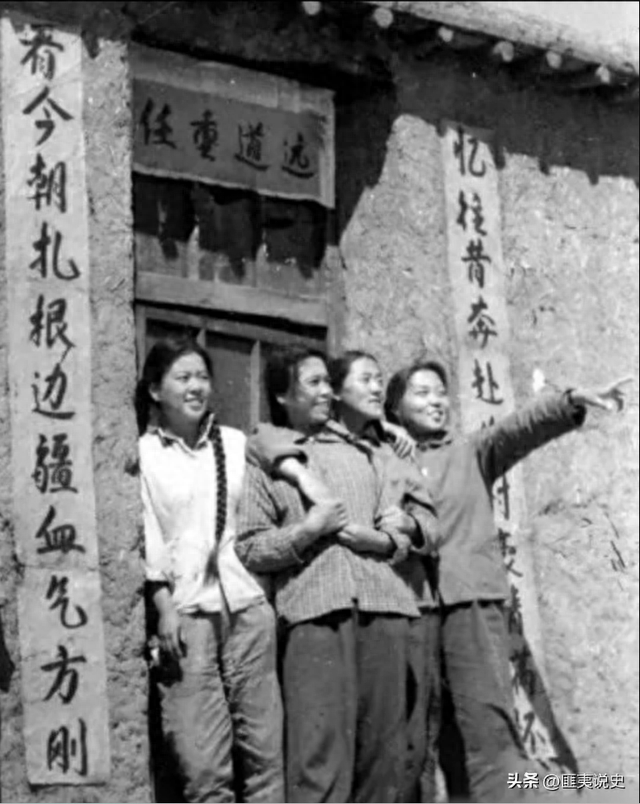 老照片：70年代女知青真漂亮，笑容灿烂，火红年代素颜堪比明星