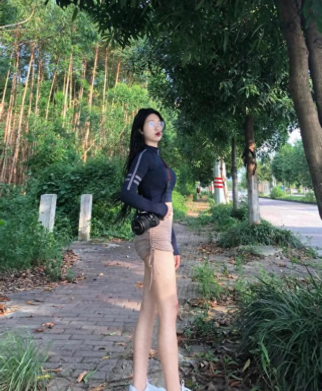 街拍美女清纯小姐姐性感风韵少妇皮肤白皙大长腿高清美女壁纸