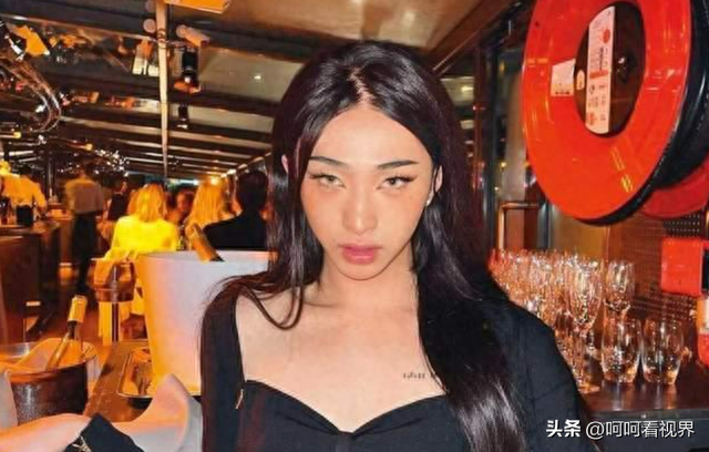 伊能静儿子女装照，身材比例很出挑，网友：好看的呀