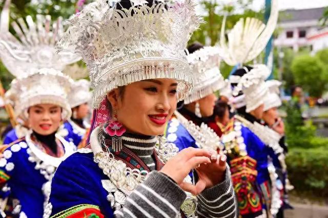 千人长桌宴，最美苗族女神！在西江过苗年，没见过的热闹和佳肴！