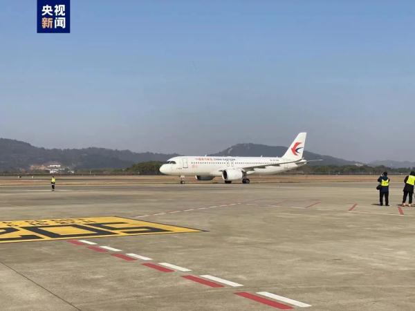 C919兔年首飞！亮相南昌昌北机场