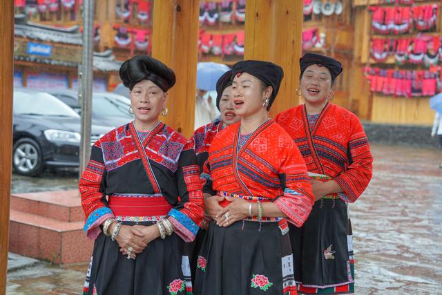 红瑶长发村——探访广西龙脊，黄洛瑶寨的神奇之旅