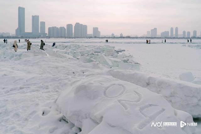 哈尔滨冰天雪地里继续火，南都给“小土豆”们存一组大片