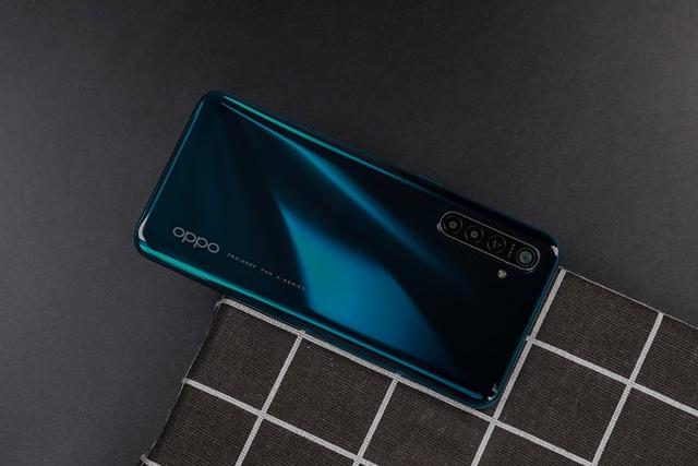 OPPO K5评测：6400万四摄+30W快充，千元机新体验