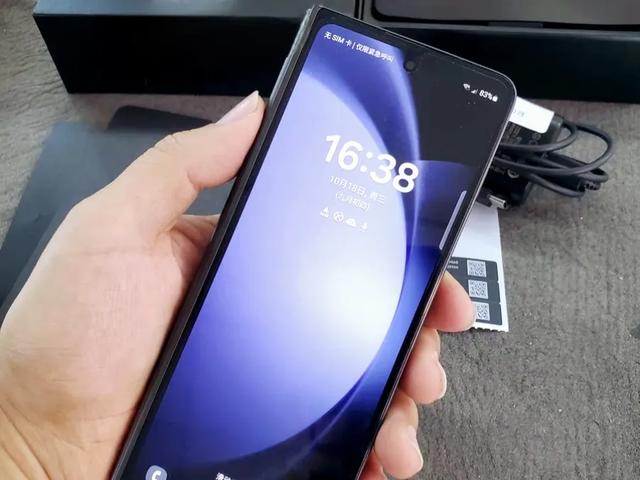 这手机太美了三星折叠屏Galaxy Z Fold5海浪蓝