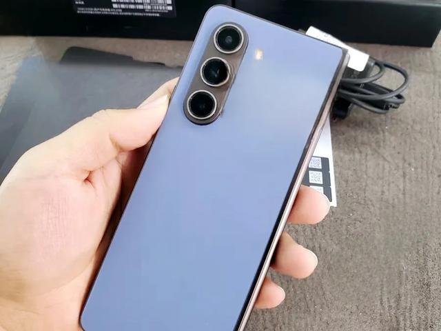 这手机太美了三星折叠屏Galaxy Z Fold5海浪蓝