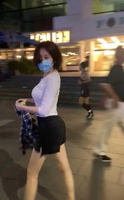 娱乐圈靠“屁股”出名的四大女星：蜜桃臀李菲儿，蝴蝶臀迪丽热巴