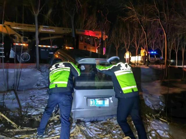 启动应急预案迎战风雪，潍坊公安交警全力保障群众出行安全