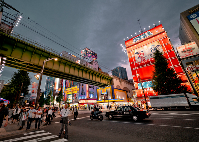 日本消费税十月起上调至10%，当地消费者开始大规模囤货