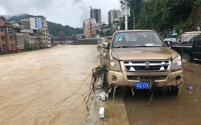记者探访恩施建始县：居民楼被淹逾2米，水位现已回落