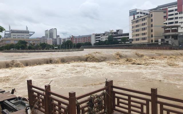 记者探访恩施建始县：居民楼被淹逾2米，水位现已回落