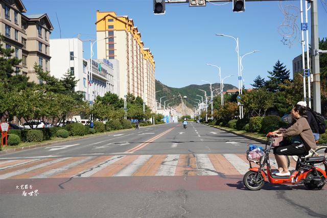 您去过边陲小城图们吗？图们与朝鲜一江之隔，小城不大、风景如画