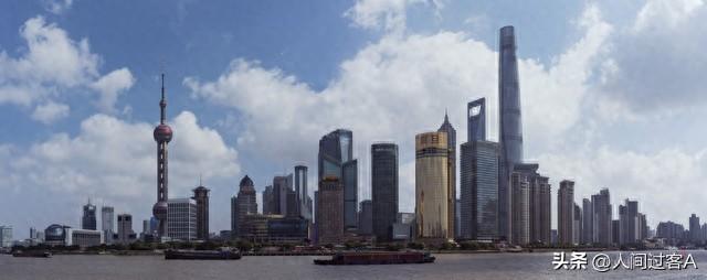 我国开放度最大的上海外高桥保税区投入运营
