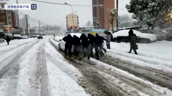 安徽省启动暴雪Ⅲ级应急响应！机场暂时关闭，高速多入口封闭