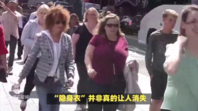 乌克兰美女穿“隐身衣”上街，路人都不忍直视，网友：太炫...