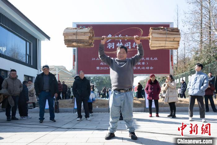 （新春走基层）蛇年首日百村万人齐运动 健身渐成浙江江山新年俗