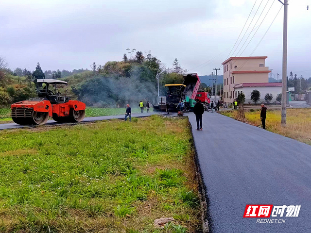 汝城马桥镇：铺设乡村沥青路 百姓走上幸福路