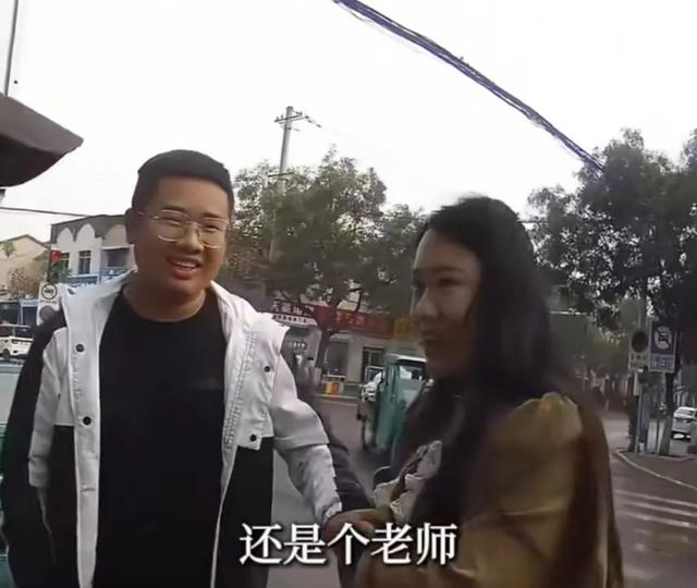 “别管了？这不是白活了吗！”河北卖菜老人剐蹭汽车，坚持拿出所有现金赔偿！