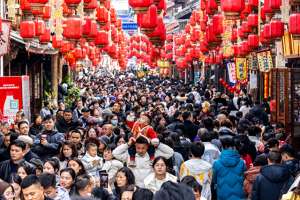 数据广汽车(多地春节假期接待游客人次超去年同期，“老外”爱上中国春节)