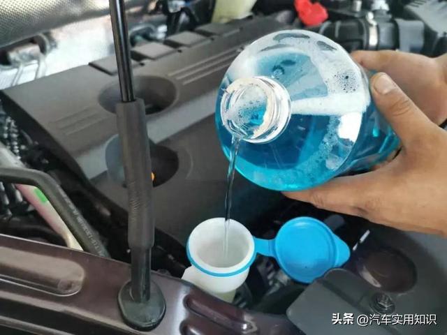 汽车玻璃水冻住了怎么办？老司机总结了5个办法，后悔才知道……