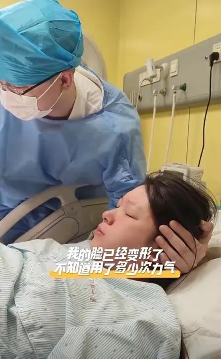 北京女主持人生孩子，顺产痛到脸变形，没哭没叫喜获7斤男娃