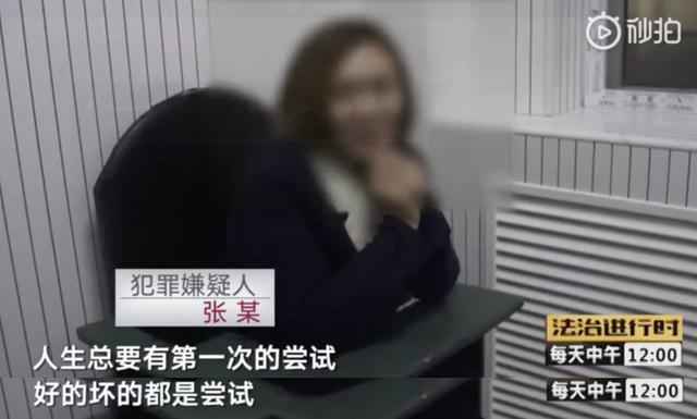 真的猛女，敢于笑对刑拘：女学生持刀进地铁，还踢民警裆！