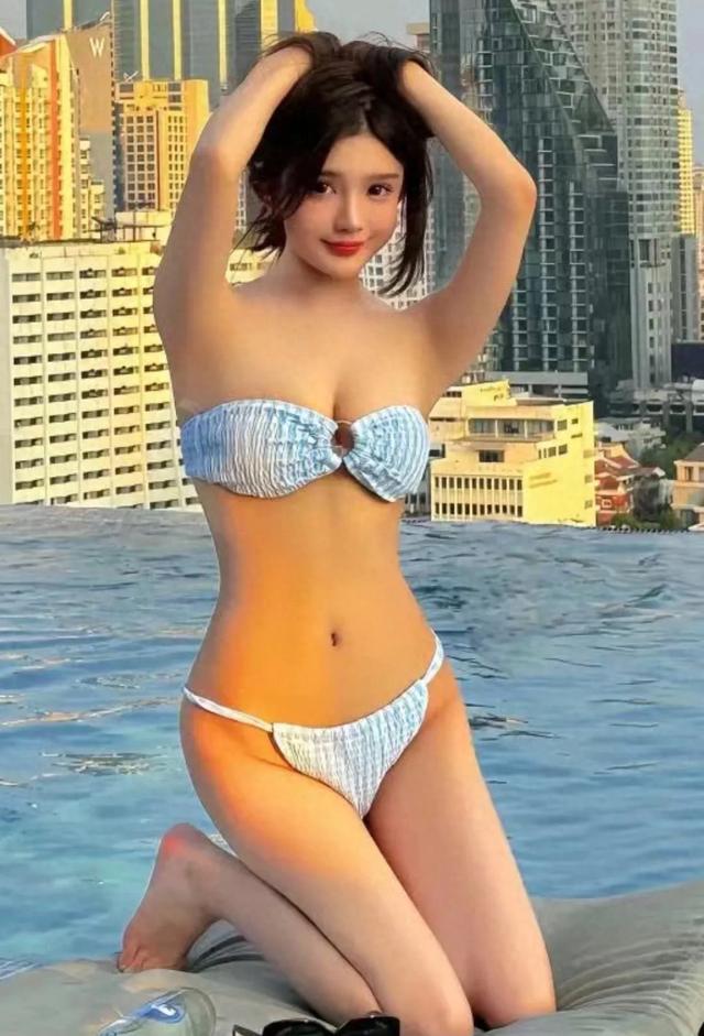 23岁性感美女在酒店天台泳池拍的写真照