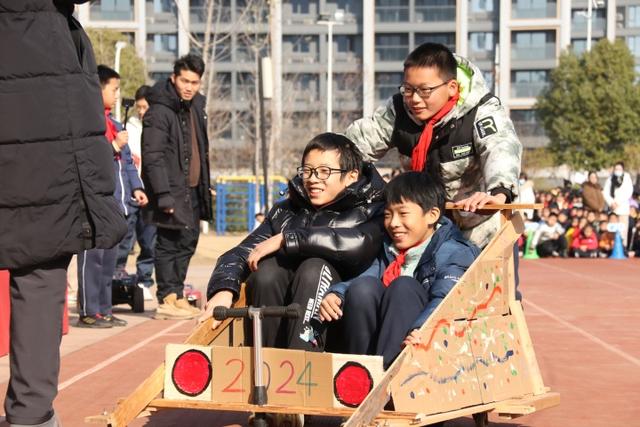 种子拼汽车、纸箱做汽车……杭州这所小学跨年仪式科技感满满