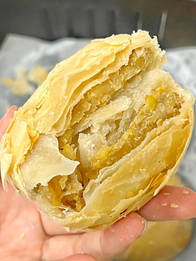 秋季限定美食“板栗饼”，一口掉渣巨好吃，做法简单有手就会！