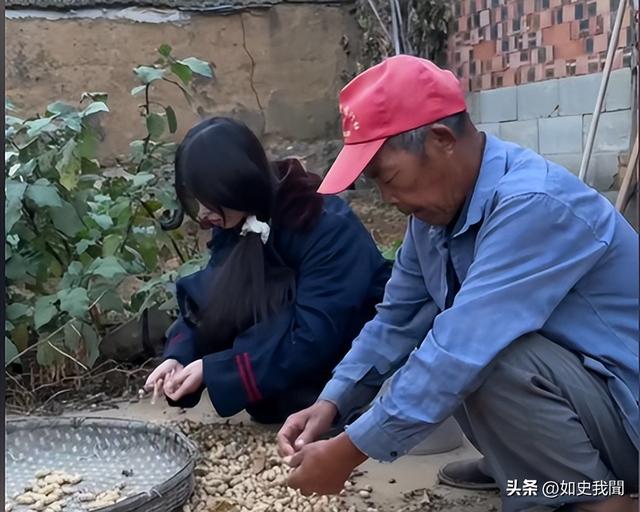 美女开直播放炮，衣服破洞、脸被崩得黢黑，网友：灾难中的天使