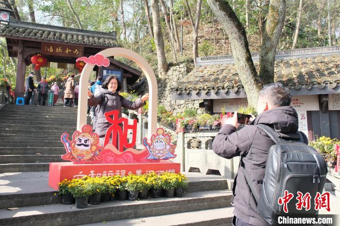 （新春走基层）探访杭州六和塔 登千年古塔揽钱塘春景