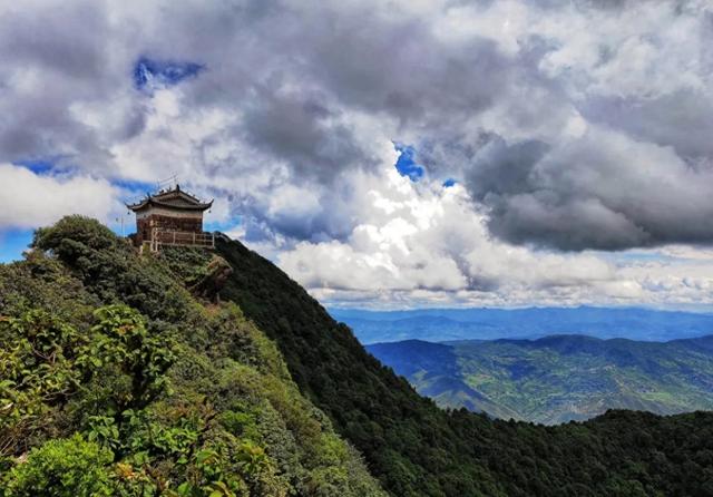 夏日大理小苍山，美女写真清新照