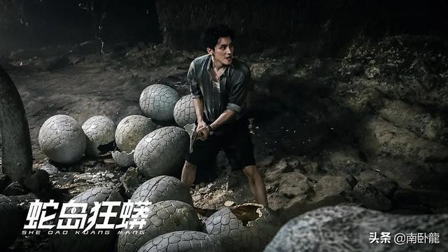 《蛇岛狂蟒》上映，灵蛇美女荒岛奇遇，除了身材毫无看点