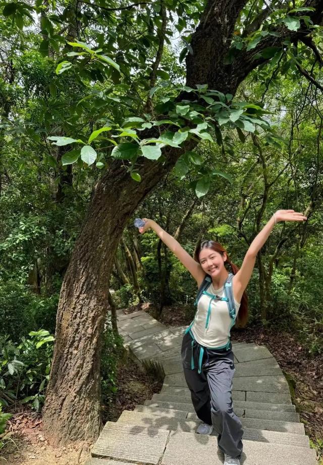 夏日大理小苍山，美女写真清新照