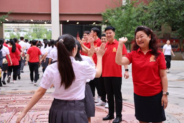 执笔逐梦，少年加油！交大附中浐灞右岸学校举办初2024届中考壮行仪式