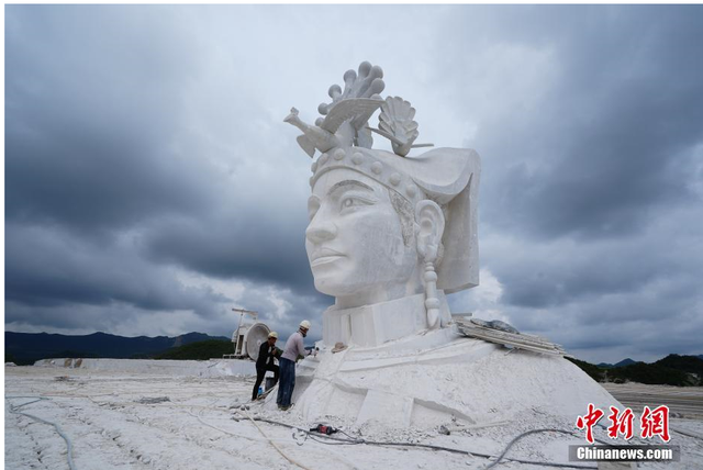 贵州毕节现巨型“奢香夫人”雕塑，相关公司称系广告模型