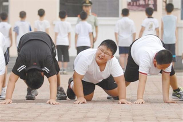 男孩不怎么长个，是发育晚还是本身长不高？有4个特征可安心