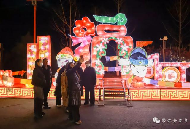 铁花飞溅 高跷舞风 点亮元宵欢乐夜