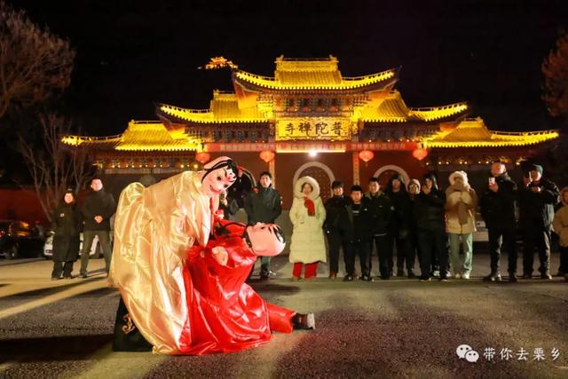 铁花飞溅 高跷舞风 点亮元宵欢乐夜