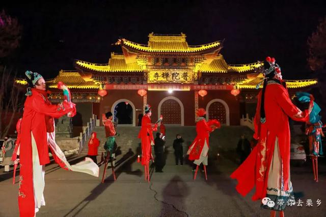 铁花飞溅 高跷舞风 点亮元宵欢乐夜